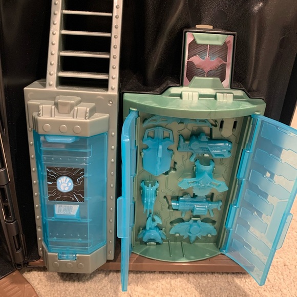 BATCAVE Giant Transforming Playset 33” Tall DC Comics Batman Bat-Tech Spinmaster - Picture 5 of 16
